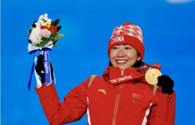 韩国美女内衣脱一光二净